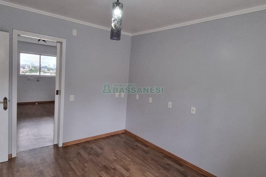 Sobrado com 234m², 3 dormitórios, 1 vaga, no bairro Colina Sorriso em Caxias do Sul para Comprar