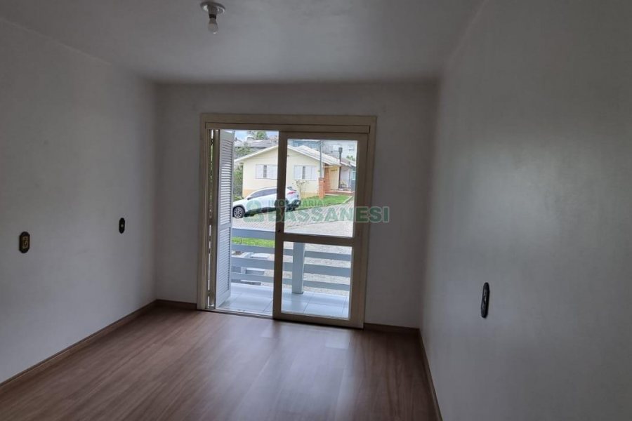 Sobrado com 234m², 3 dormitórios, 1 vaga, no bairro Colina Sorriso em Caxias do Sul para Comprar