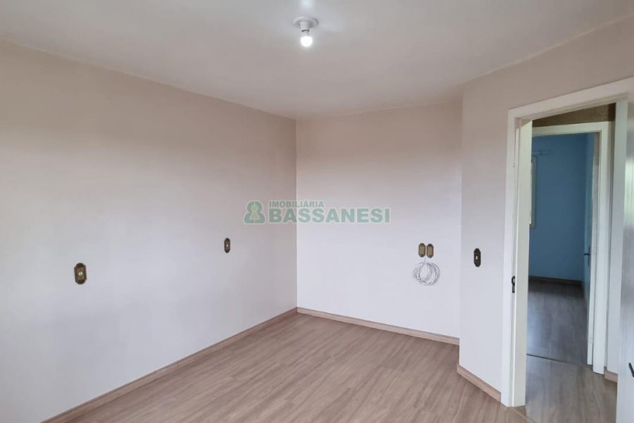 Sobrado com 234m², 3 dormitórios, 1 vaga, no bairro Colina Sorriso em Caxias do Sul para Comprar