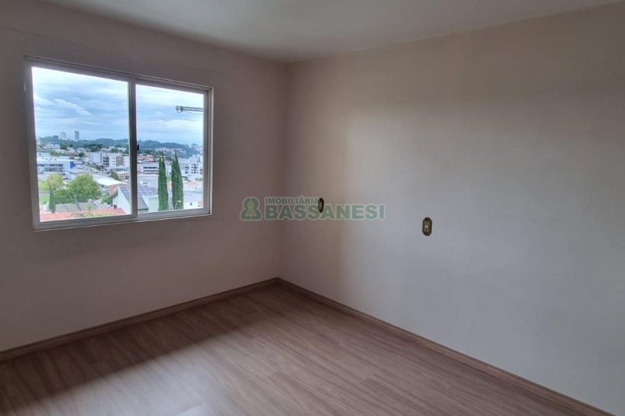 Sobrado com 234m², 3 dormitórios, 1 vaga, no bairro Colina Sorriso em Caxias do Sul para Comprar