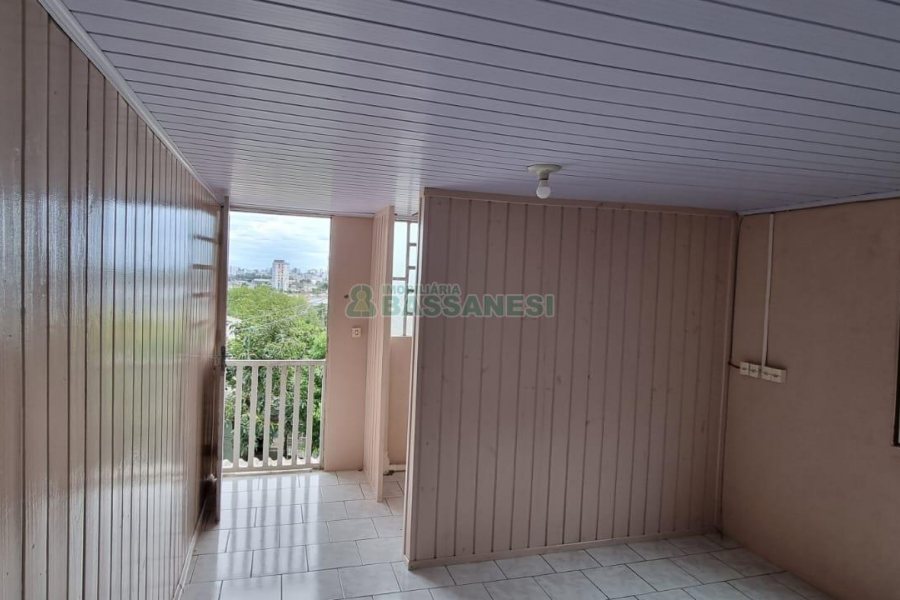 Sobrado com 234m², 3 dormitórios, 1 vaga, no bairro Colina Sorriso em Caxias do Sul para Comprar