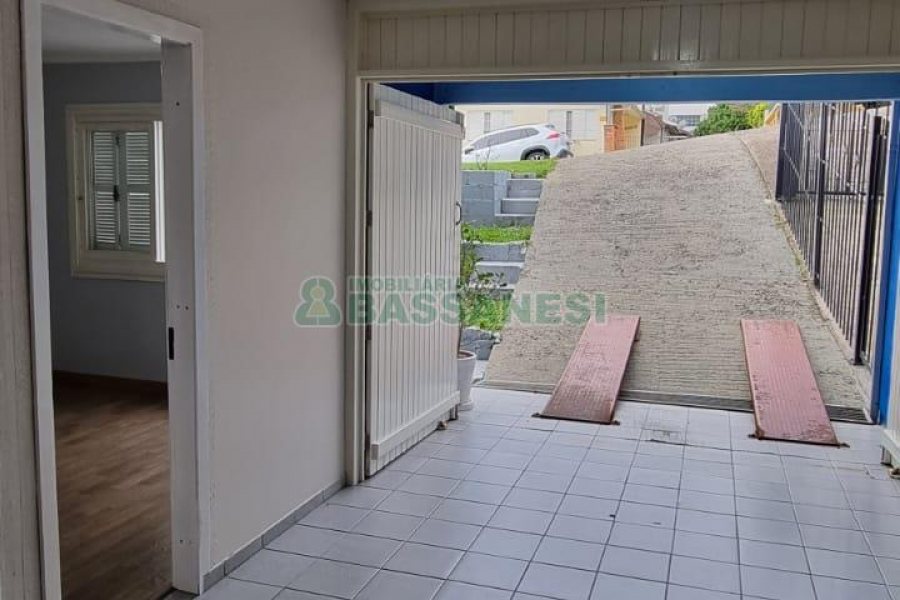 Sobrado com 234m², 3 dormitórios, 1 vaga, no bairro Colina Sorriso em Caxias do Sul para Comprar