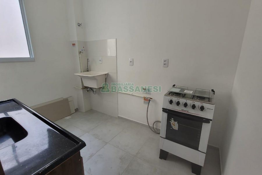 Apartamento com 52m², 2 dormitórios, 1 vaga, no bairro Serrano em Caxias do Sul para Alugar