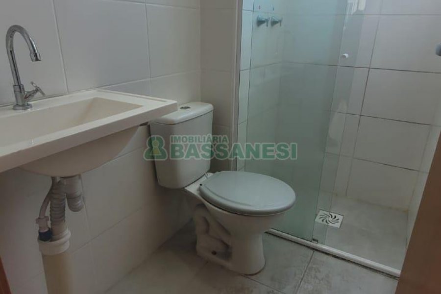 Apartamento com 52m², 2 dormitórios, 1 vaga, no bairro Serrano em Caxias do Sul para Alugar