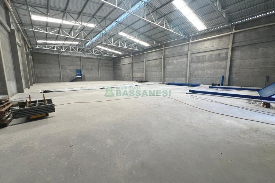 Pavilhão com 1100m², no bairro Jardim das Hortências em Caxias do Sul para Alugar