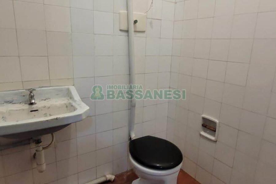 Loja com 60m², no bairro São Pelegrino em Caxias do Sul para Alugar