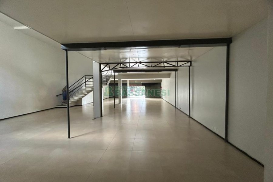 Loja com 250m², no bairro Pio X em Caxias do Sul para Alugar