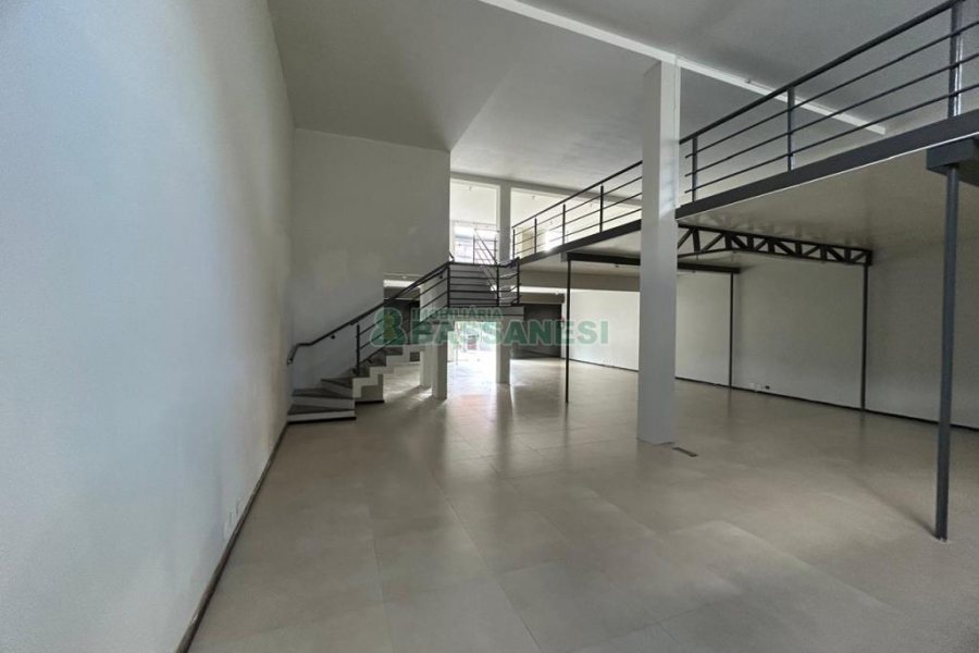 Loja com 250m², no bairro Pio X em Caxias do Sul para Alugar
