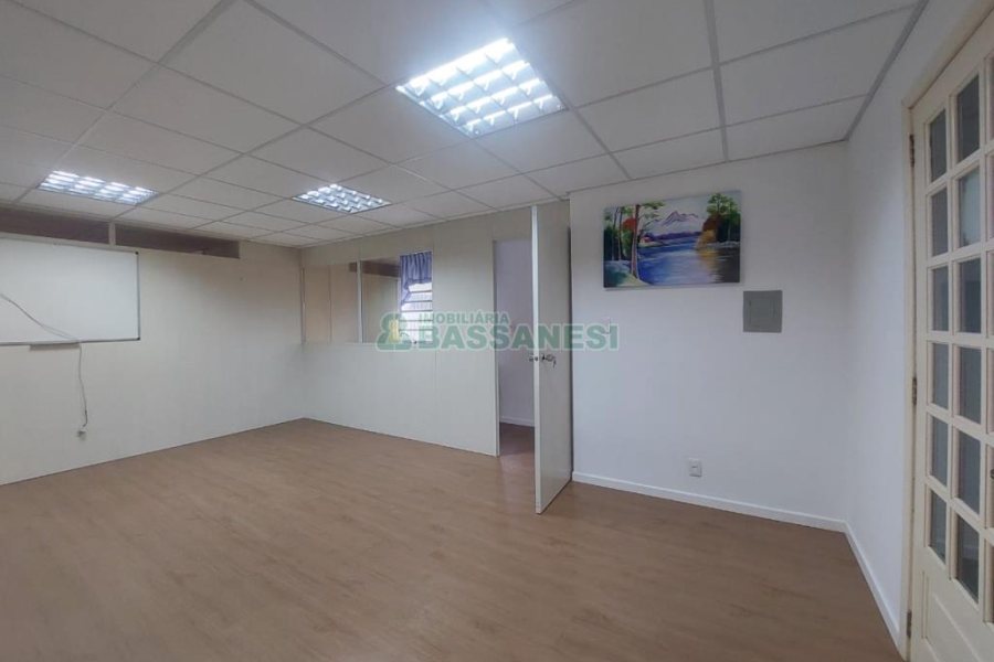 Loja com 100m², no bairro Colina Sorriso em Caxias do Sul para Alugar