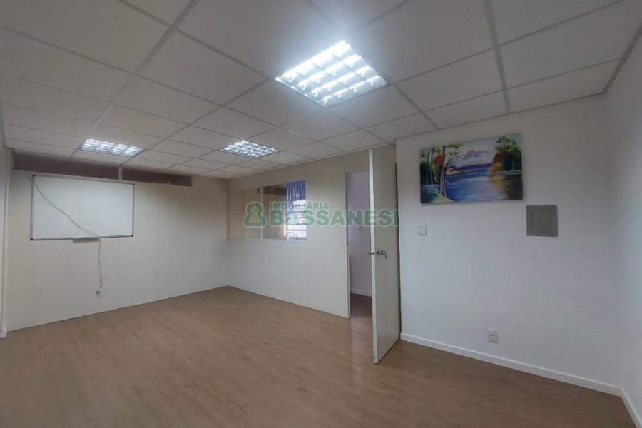 Loja com 100m², no bairro Colina Sorriso em Caxias do Sul para Alugar