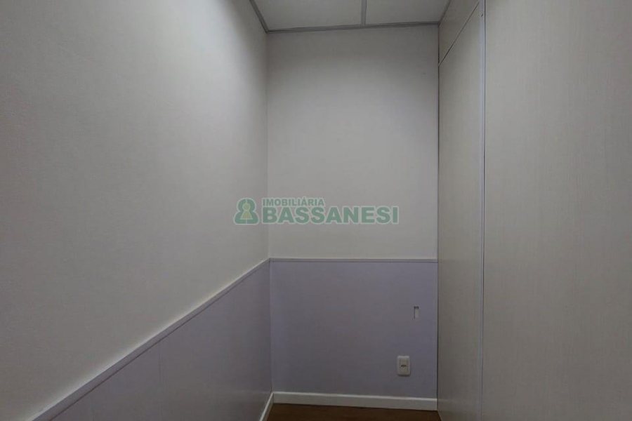 Loja com 100m², no bairro Colina Sorriso em Caxias do Sul para Alugar