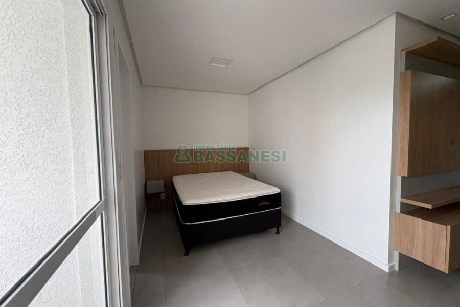 Apto Mobiliado com 42m², 1 dormitório, 1 vaga, no bairro Lourdes em Caxias do Sul para Alugar