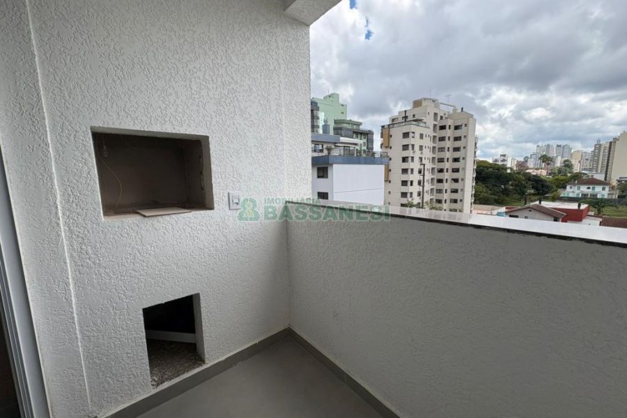 Apto Mobiliado com 42m², 1 dormitório, 1 vaga, no bairro Lourdes em Caxias do Sul para Alugar