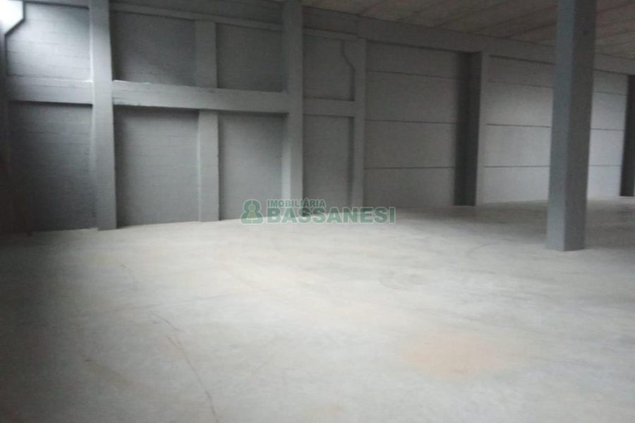 Pavilhão com 1000m², no bairro Sanvitto em Caxias do Sul para Alugar