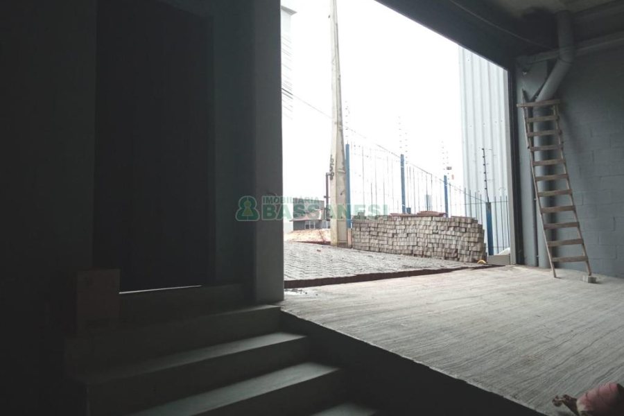 Pavilhão com 1000m², no bairro Sanvitto em Caxias do Sul para Alugar