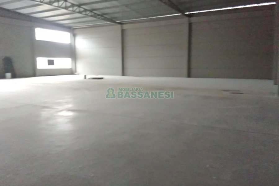 Pavilhão com 1000m², no bairro Sanvitto em Caxias do Sul para Alugar