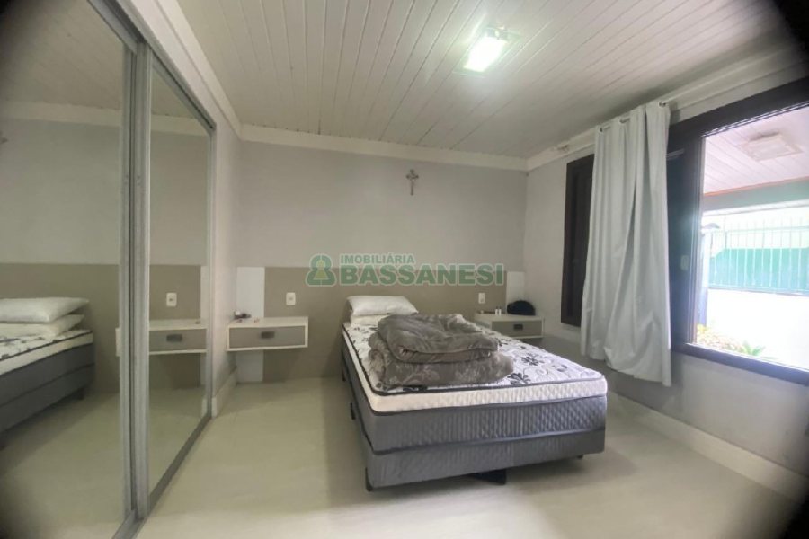 Casa com 150m², 3 dormitórios, 1 vaga, no bairro Bela Vista em Caxias do Sul para Comprar