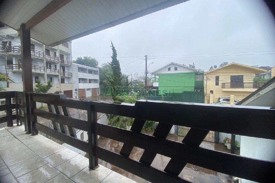 Casa com 150m², 3 dormitórios, 1 vaga, no bairro Bela Vista em Caxias do Sul para Comprar