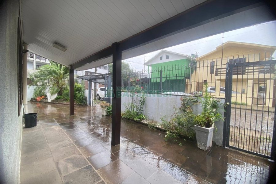 Casa com 150m², 3 dormitórios, 1 vaga, no bairro Bela Vista em Caxias do Sul para Comprar