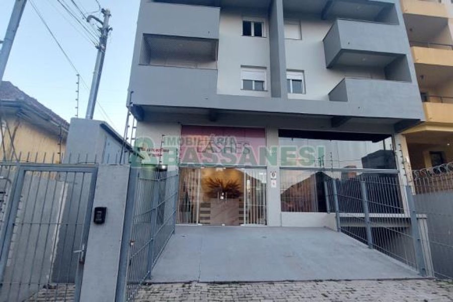 Apartamento com 60m², 2 dormitórios, 1 vaga, no bairro Pio X em Caxias do Sul para Comprar