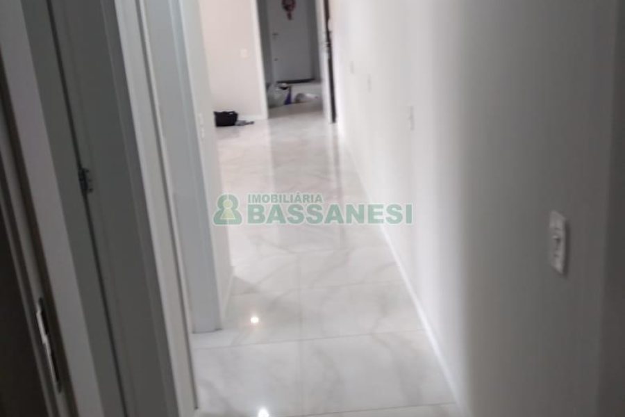 Apartamento com 60m², 2 dormitórios, 1 vaga, no bairro Pio X em Caxias do Sul para Comprar