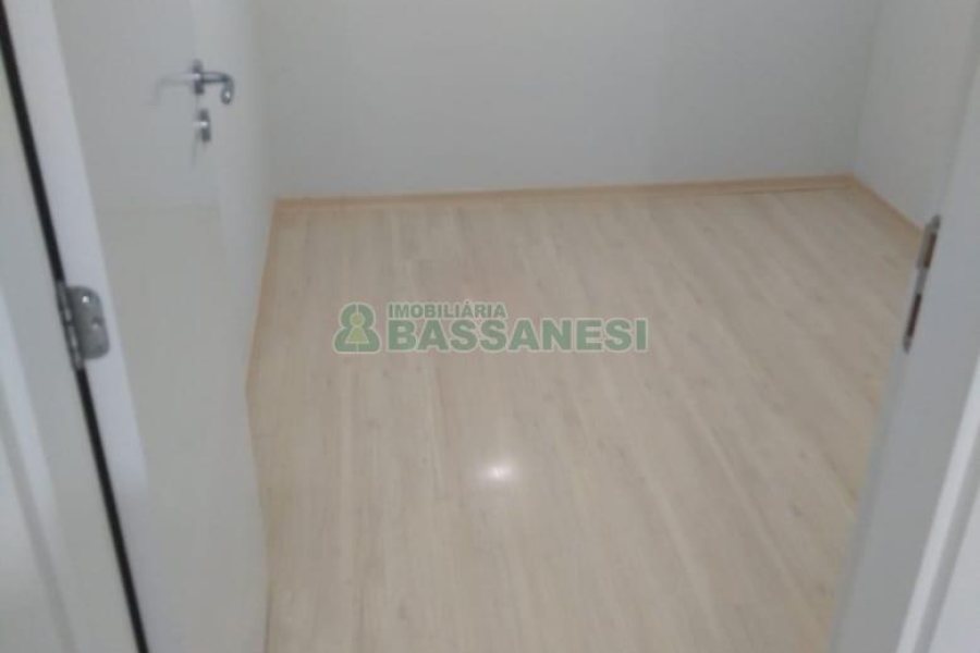Apartamento com 60m², 2 dormitórios, 1 vaga, no bairro Pio X em Caxias do Sul para Comprar