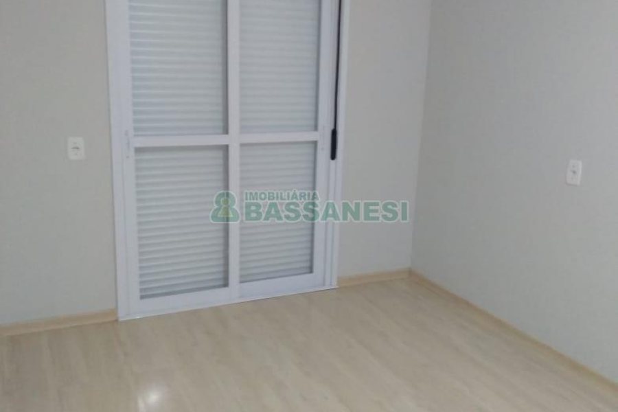 Apartamento com 60m², 2 dormitórios, 1 vaga, no bairro Pio X em Caxias do Sul para Comprar