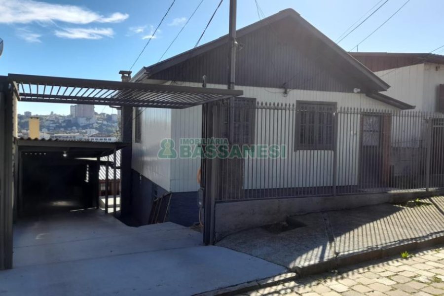 Casa com 588m², 4 dormitórios, 3 vagas, no bairro Bela Vista em Caxias do Sul para Comprar