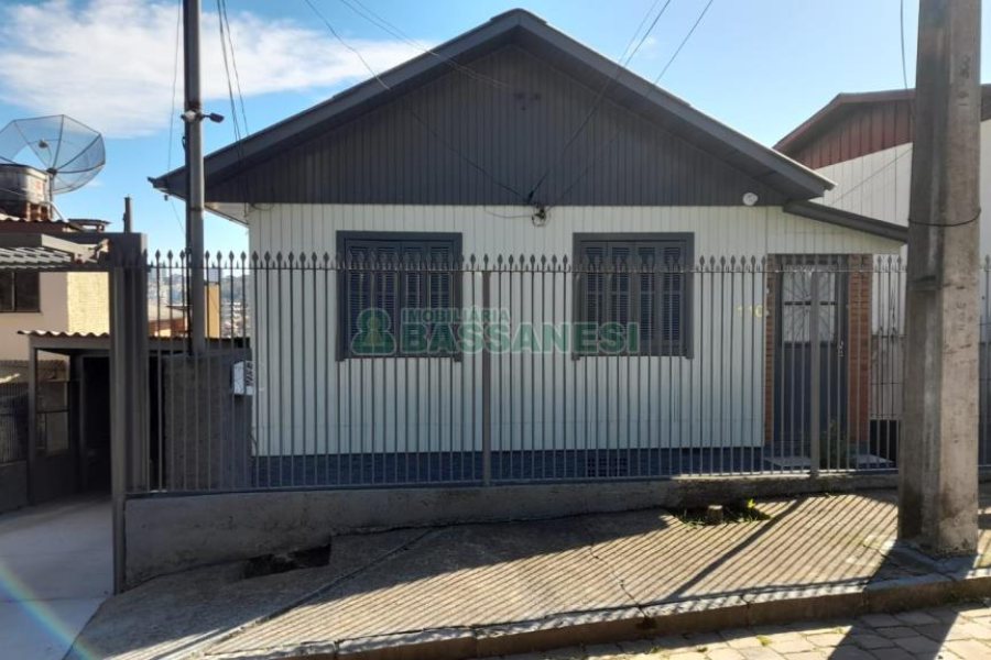 Casa com 588m², 4 dormitórios, 3 vagas, no bairro Bela Vista em Caxias do Sul para Comprar