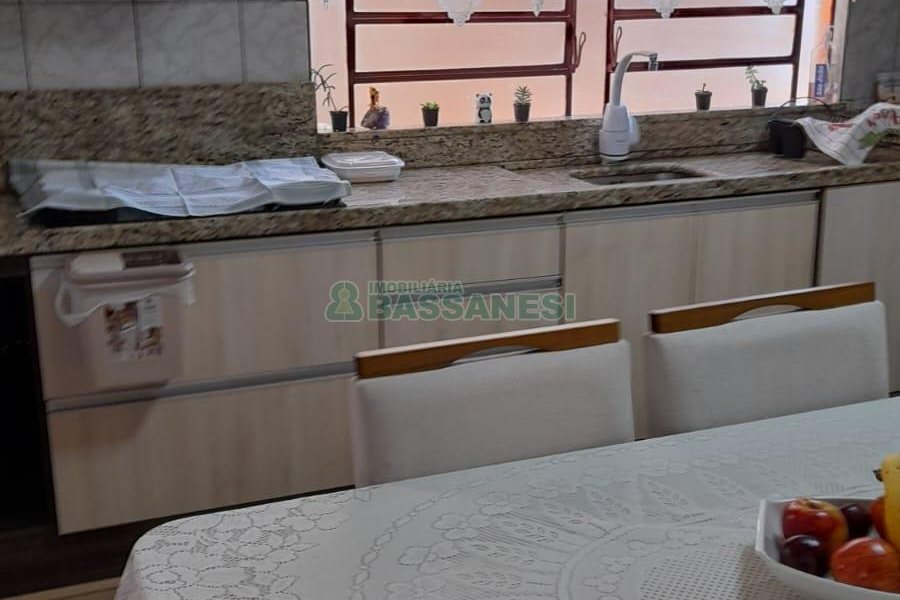 Casa com 588m², 4 dormitórios, 3 vagas, no bairro Bela Vista em Caxias do Sul para Comprar