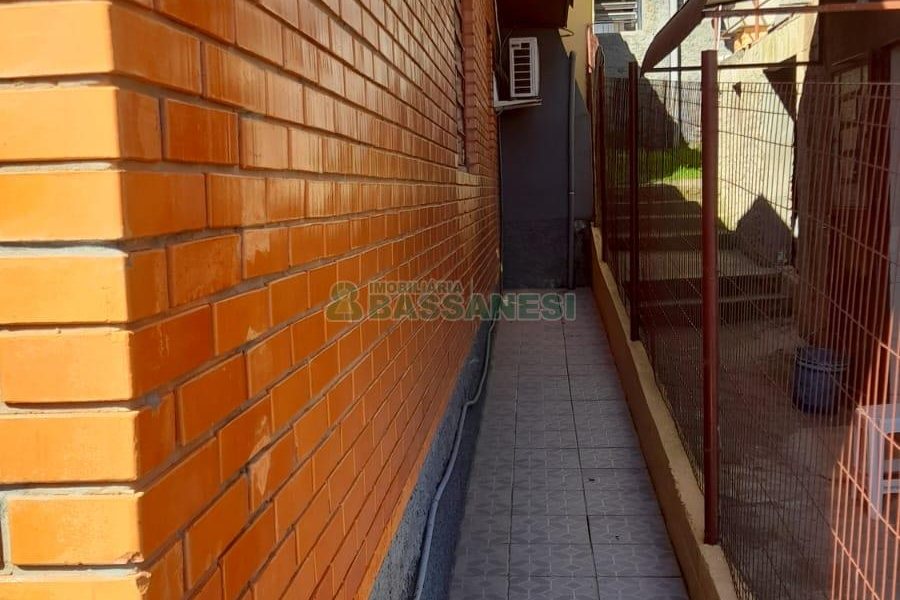 Casa com 588m², 4 dormitórios, 3 vagas, no bairro Bela Vista em Caxias do Sul para Comprar