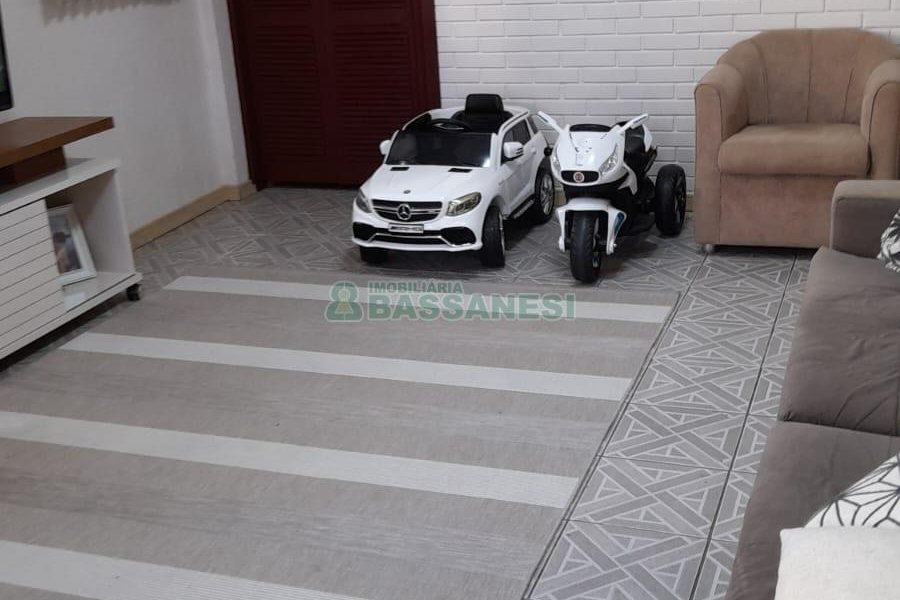 Casa com 588m², 4 dormitórios, 3 vagas, no bairro Bela Vista em Caxias do Sul para Comprar