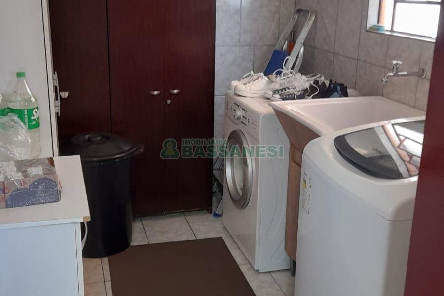 Casa com 588m², 4 dormitórios, 3 vagas, no bairro Bela Vista em Caxias do Sul para Comprar