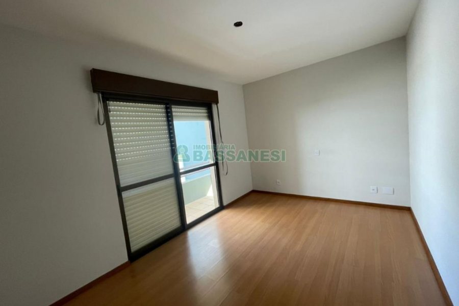 Apartamento com 85m², 2 dormitórios, 1 vaga, no bairro São Leopoldo em Caxias do Sul para Comprar