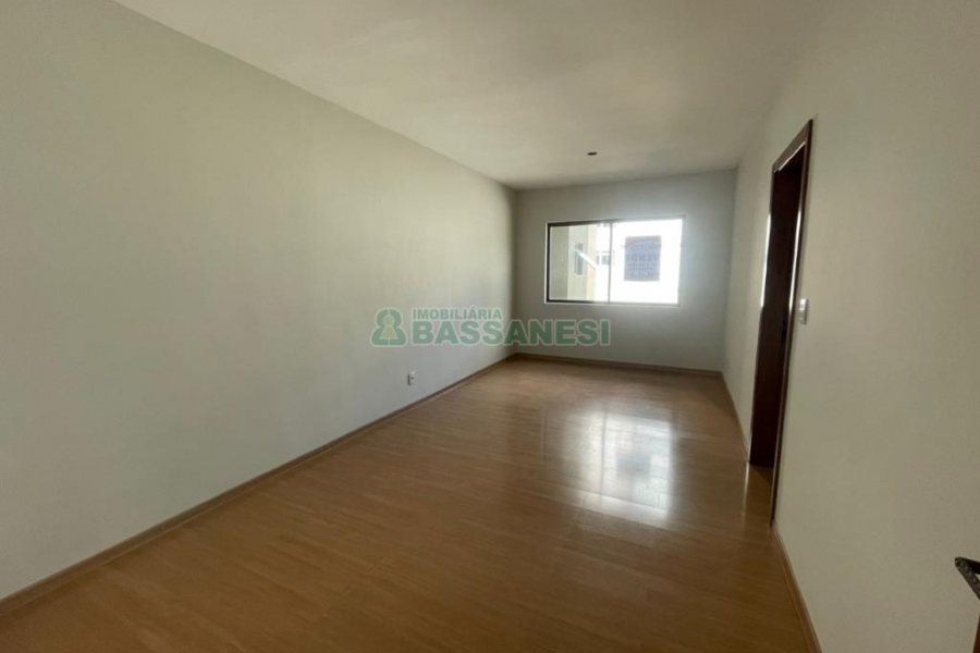 Apartamento com 85m², 2 dormitórios, 1 vaga, no bairro São Leopoldo em Caxias do Sul para Comprar