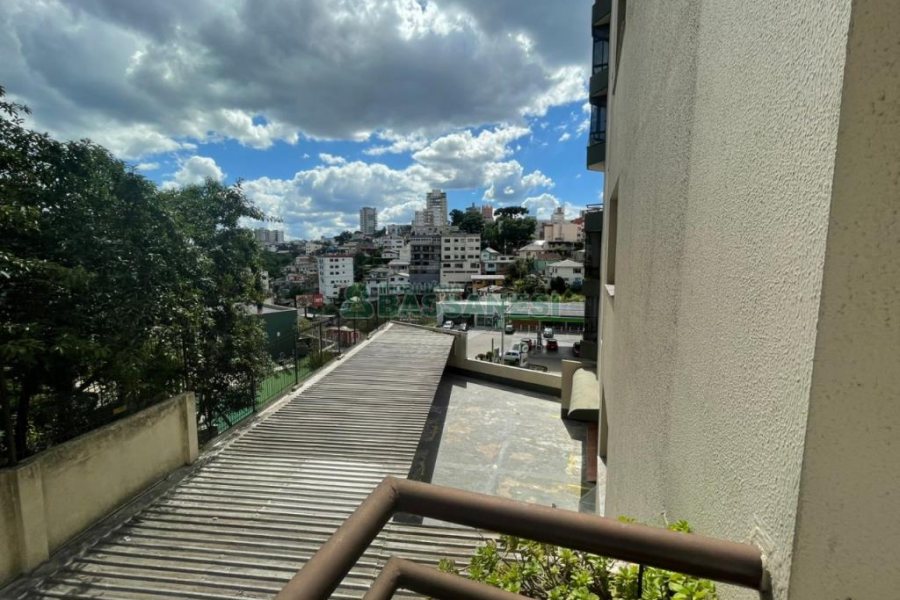 Apartamento com 85m², 2 dormitórios, 1 vaga, no bairro São Leopoldo em Caxias do Sul para Comprar