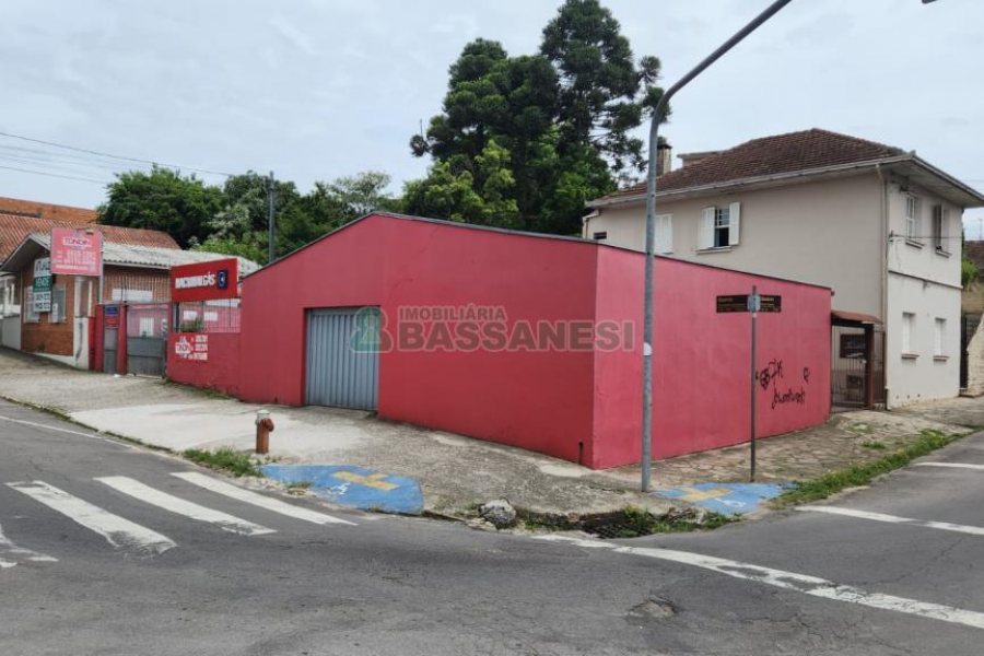 Casa com 484m², 6 dormitórios, 2 vagas, no bairro São Pelegrino em Caxias do Sul para Comprar