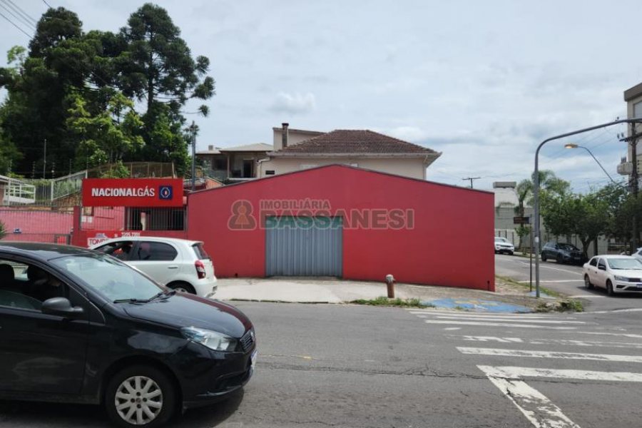 Casa com 484m², 6 dormitórios, 2 vagas, no bairro São Pelegrino em Caxias do Sul para Comprar