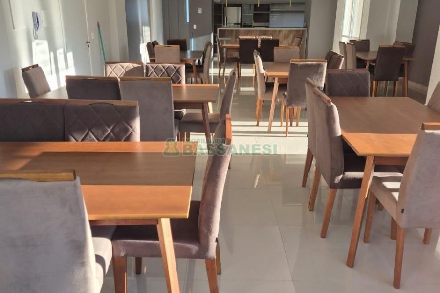 Apto Mobiliado com 56m², 2 dormitórios, 1 vaga, no bairro Panazzolo em Caxias do Sul para Comprar