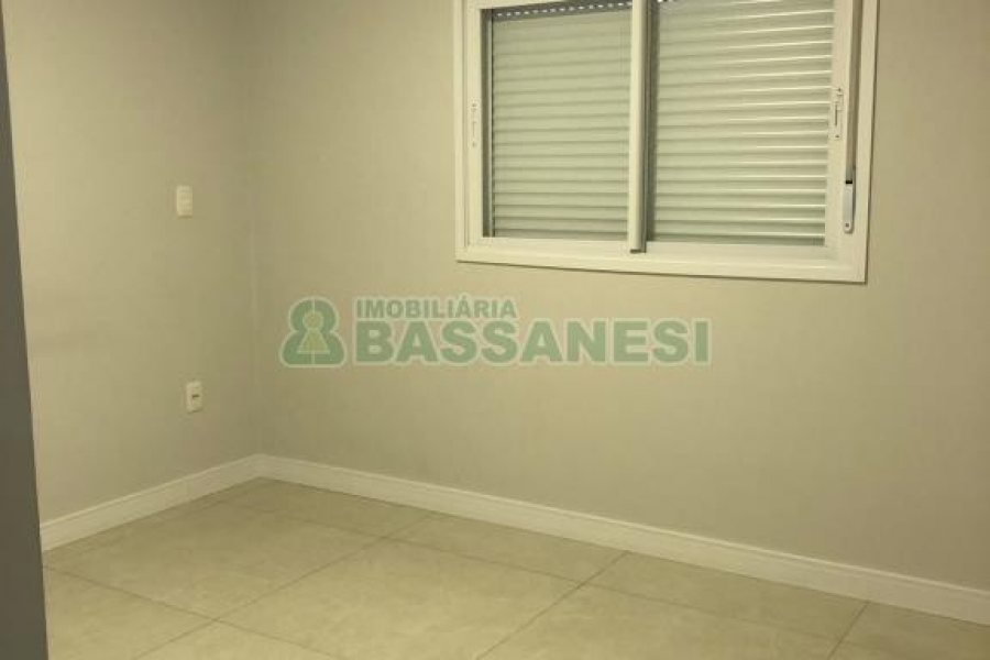 Apto Mobiliado com 56m², 2 dormitórios, 1 vaga, no bairro Panazzolo em Caxias do Sul para Comprar