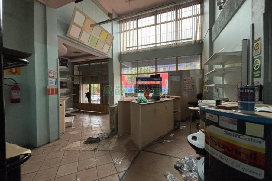 Loja com 235m², 1 vaga, no bairro Pio X em Caxias do Sul para Comprar