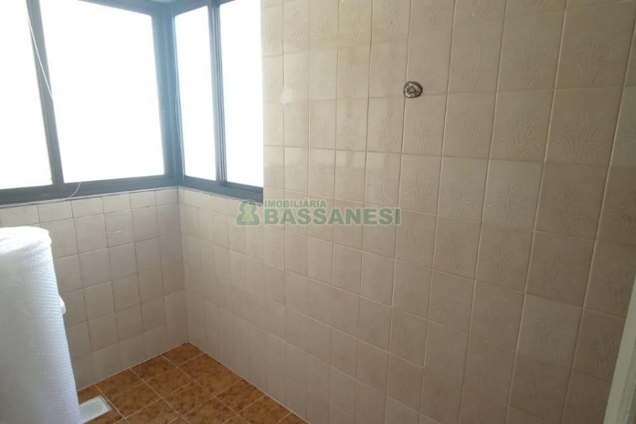 Apartamento com 86m², 3 dormitórios, 1 vaga, no bairro São Pelegrino em Caxias do Sul para Alugar