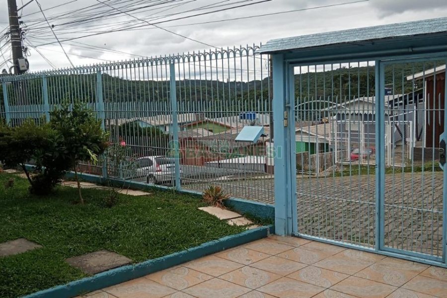 Casa com 188m², 2 dormitórios, 1 vaga, no bairro Santa Fé em Caxias do Sul para Comprar