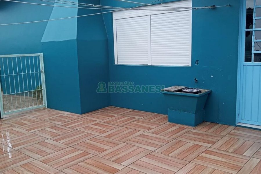 Casa com 188m², 2 dormitórios, 1 vaga, no bairro Santa Fé em Caxias do Sul para Comprar