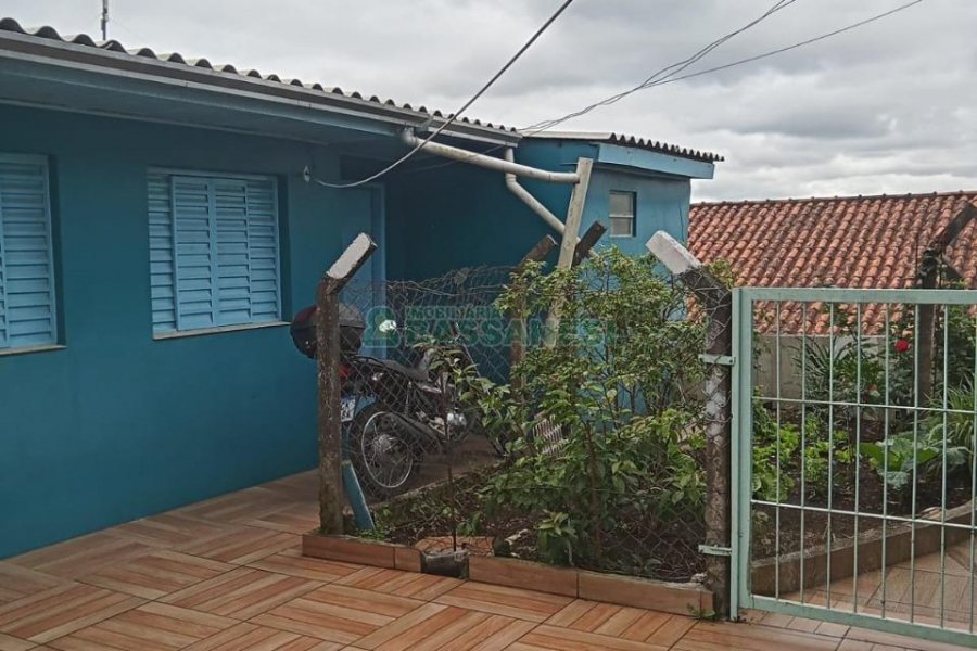 Casa com 188m², 2 dormitórios, 1 vaga, no bairro Santa Fé em Caxias do Sul para Comprar