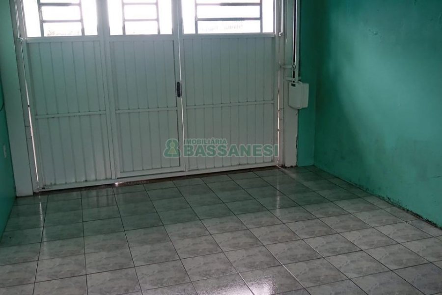Casa com 188m², 2 dormitórios, 1 vaga, no bairro Santa Fé em Caxias do Sul para Comprar