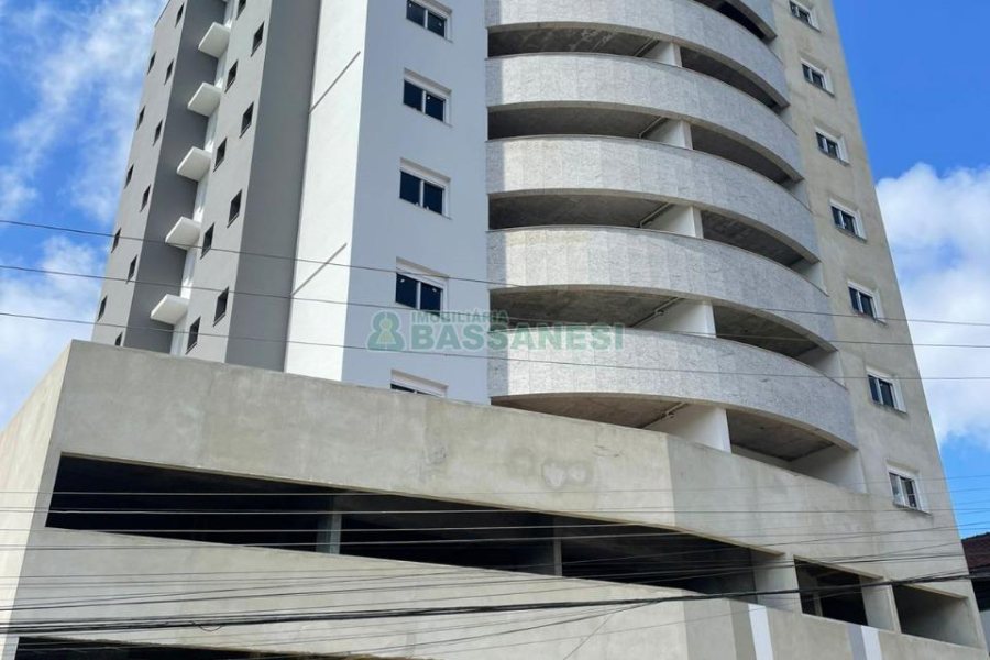Apartamento com 77m², 2 dormitórios, 2 vagas, no bairro Petrópolis em Caxias do Sul para Comprar