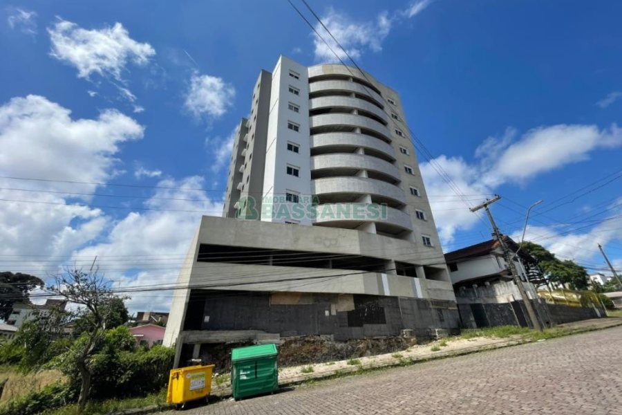 Apartamento com 77m², 2 dormitórios, 2 vagas, no bairro Petrópolis em Caxias do Sul para Comprar