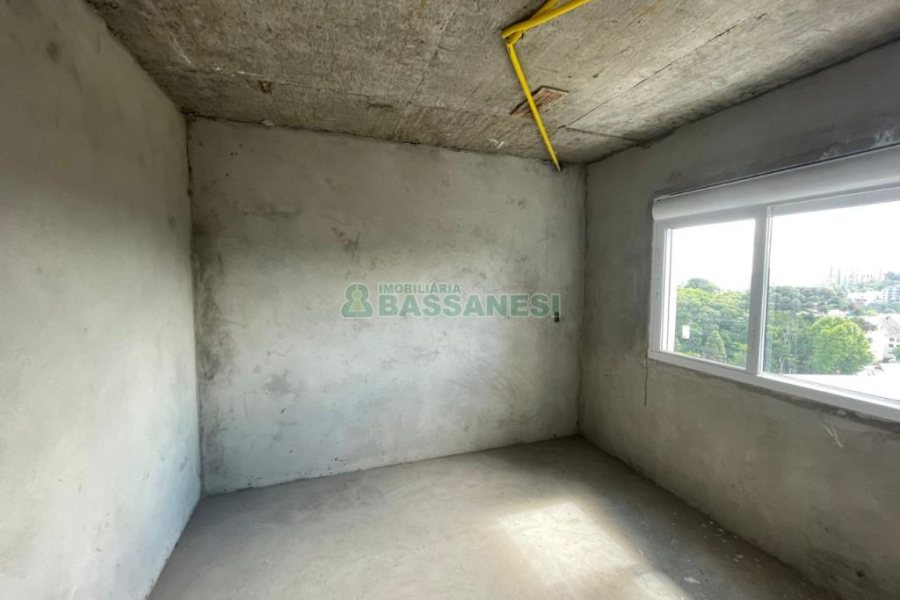 Apartamento com 77m², 2 dormitórios, 2 vagas, no bairro Petrópolis em Caxias do Sul para Comprar