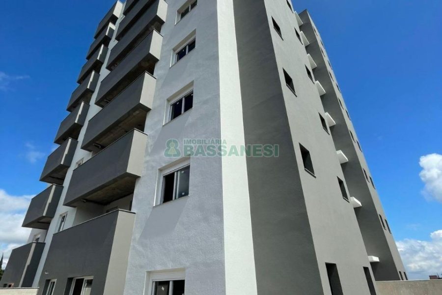 Apartamento com 77m², 2 dormitórios, 2 vagas, no bairro Petrópolis em Caxias do Sul para Comprar